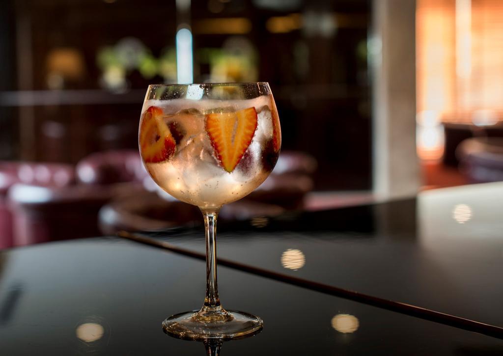 Hotel Solverde Spa And Wellness Center Vila Nova de Gaia Exteriér fotografie A glass of wine cooler