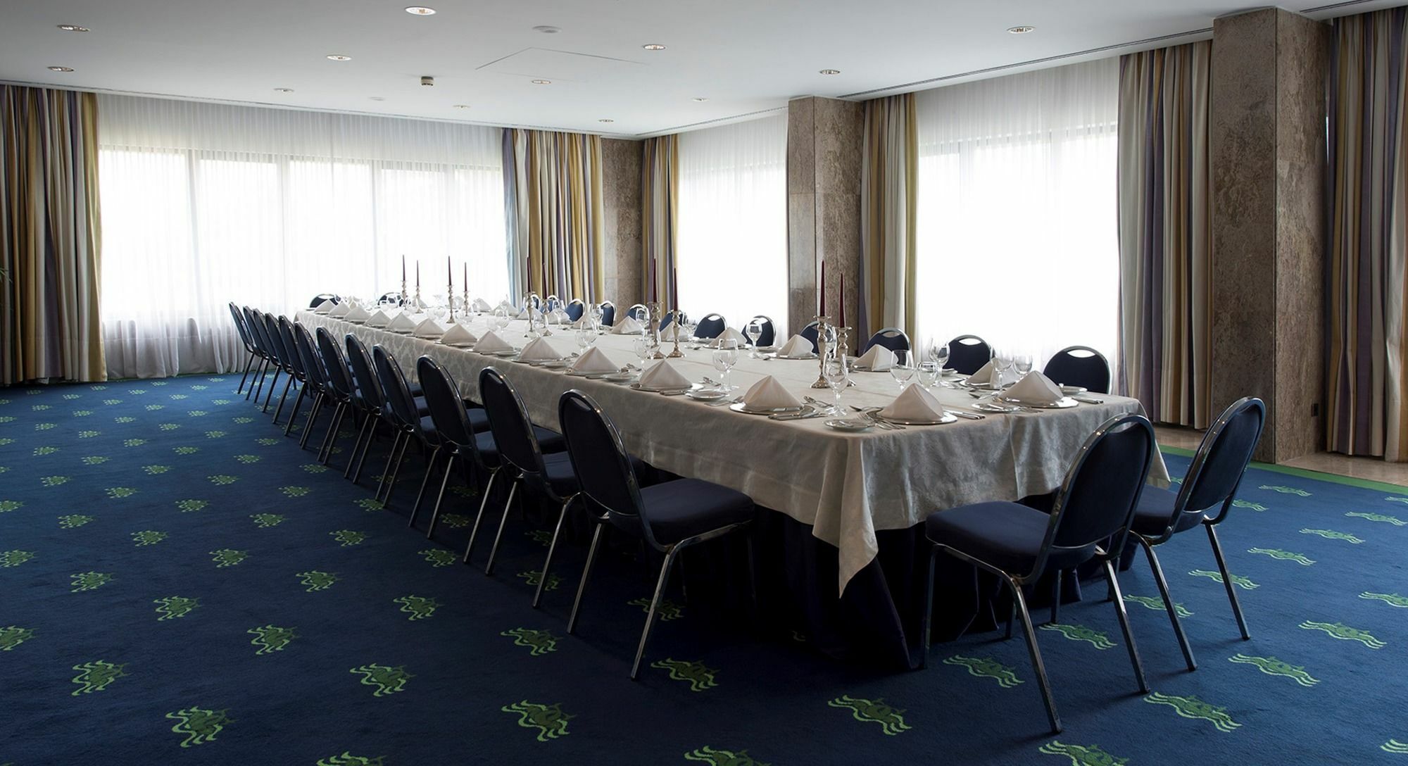Hotel Solverde Spa And Wellness Center Vila Nova de Gaia Exteriér fotografie A long table set for a banquet